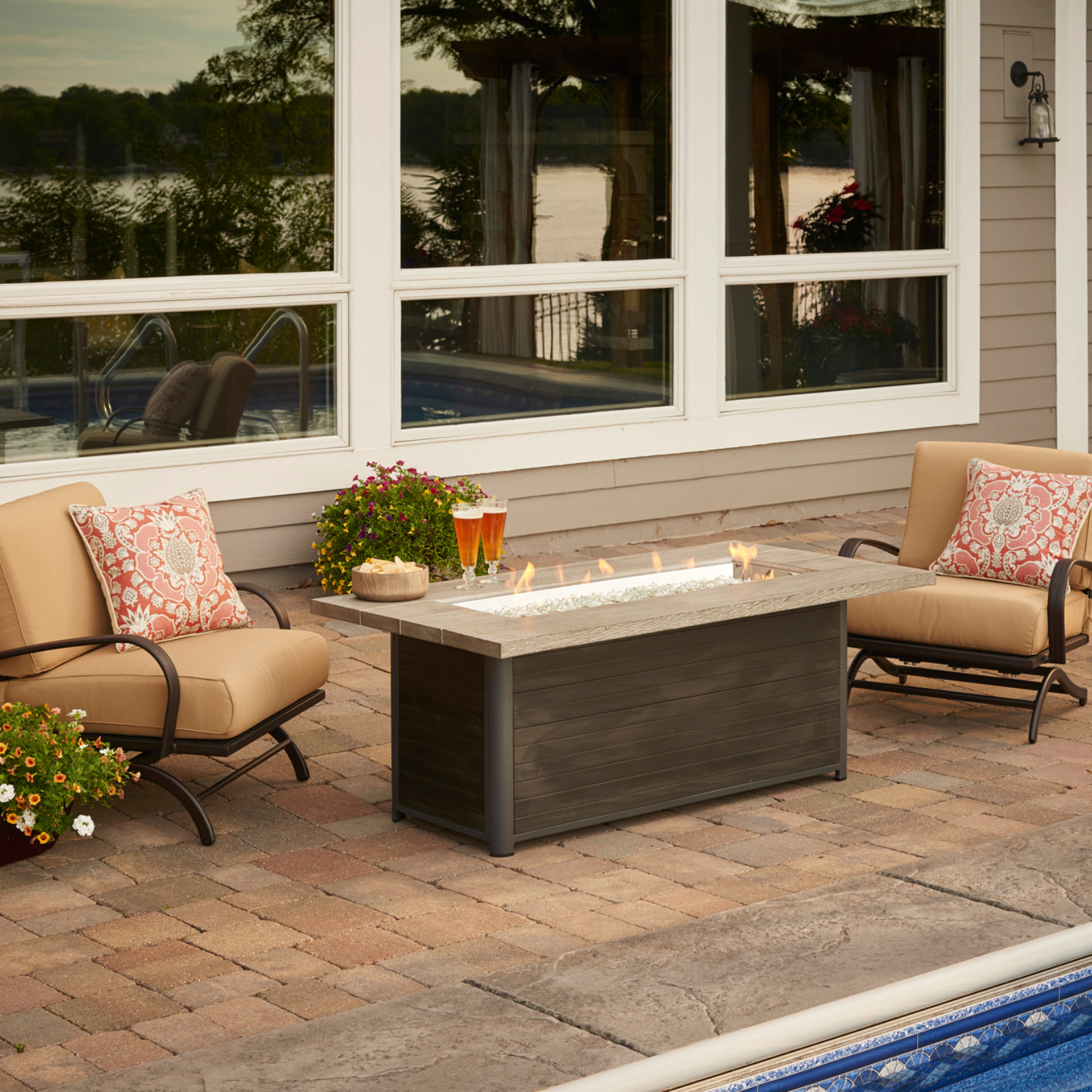 Elevate your outdoor space with the Cedar Ridge Linear Gas Fire Pit Table. Enjoy the perfect blend of modern design, warmth, and entertainment for unforgettable gatherings.